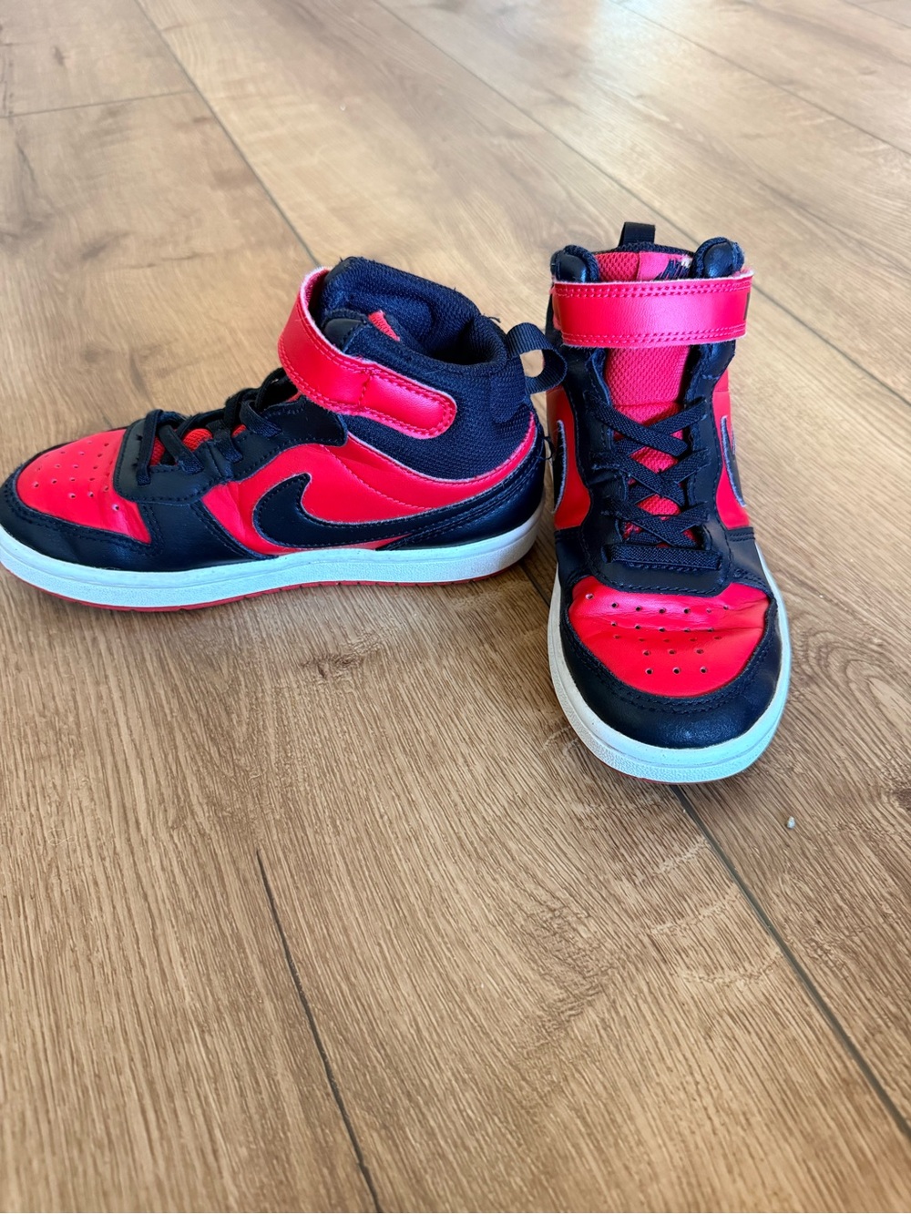 Nike Kids Court Borough Mid 2 - red and black